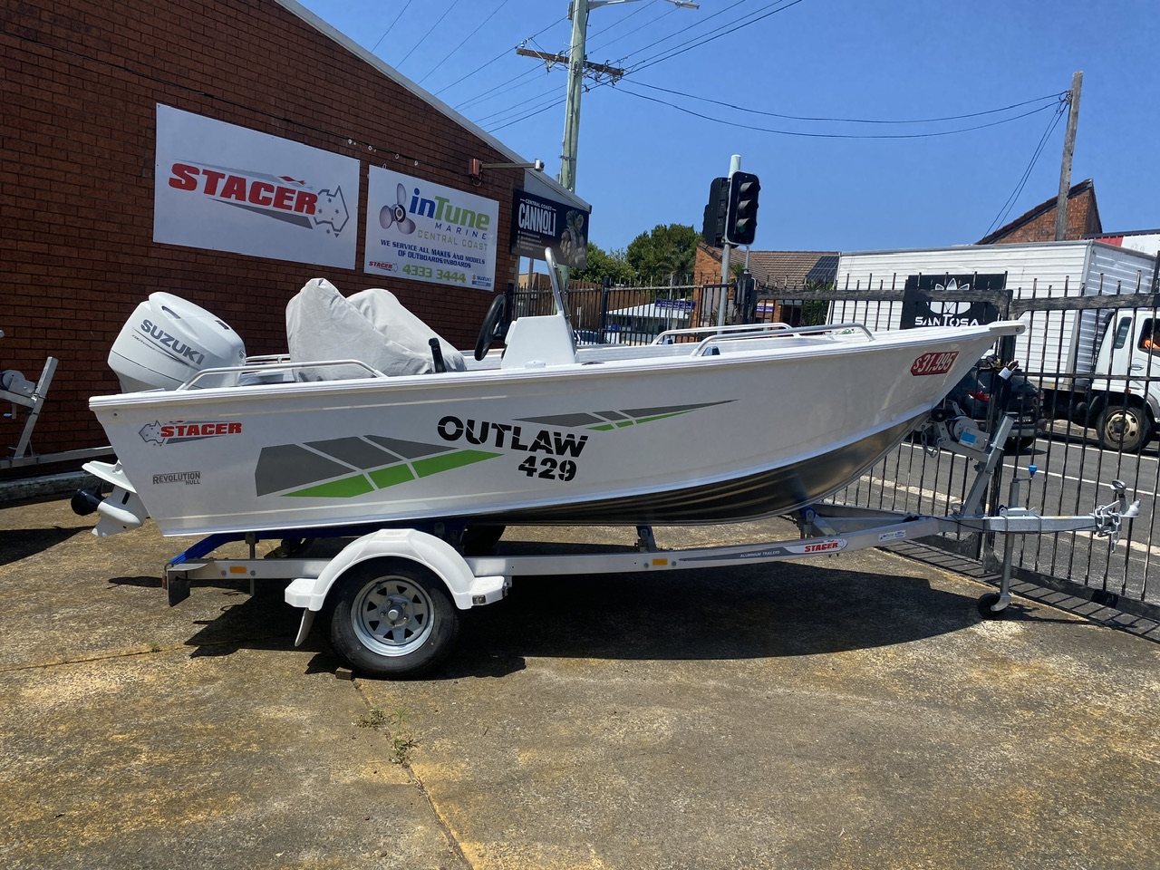2026 Stacer 429 Outlaw Side Console